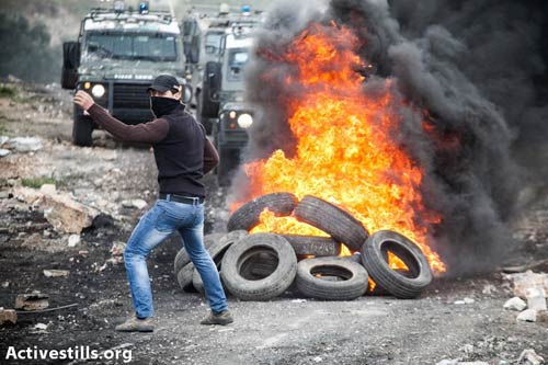Les Palestiniens continuent d'affronter les forces d'occupation en Cisjordanie occupée - 35 blessés à Al-Khalil