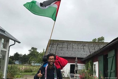 Un militant suédois commence une marche d’un an vers la Palestine