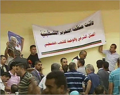 Les agents de Abbas interdisent une conférence anti-'négociations' à Ramallah