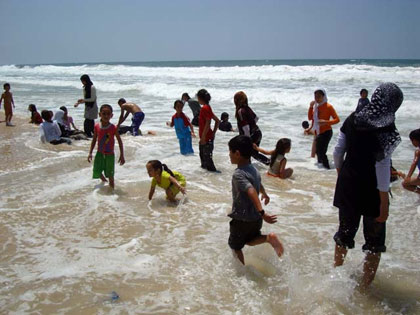 Des moments plus agréables à Gaza : la mer