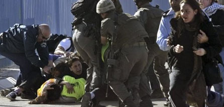 Les forces de l'occupation attaquent une manifestation de femmes, blessent plusieurs dizaines