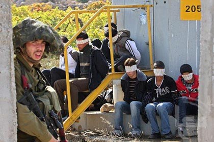 “Derrière le soleil”, rapport sur la réalité des prisonniers palestiniens en 2009