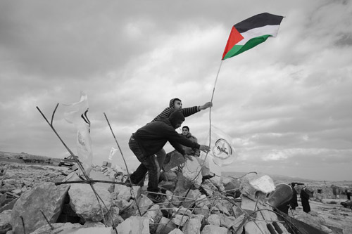 Après les destructions, les Palestiniens se rassemblent à Umm Fagarah pour reconstruire