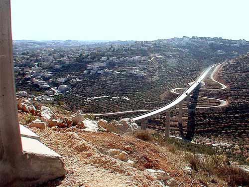 USAID en Palestine : Des routes pour isoler les gens