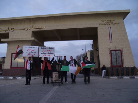 Arrivée d'une délégation de solidarité internationale à Gaza par le passage de Rafah