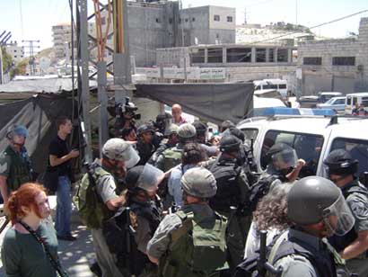 Les Forces de l'Occupation Israélienne interrompent violemment une manifestation pacifique pour le Droit au Culte