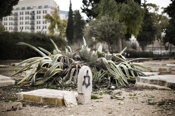 Profanations de tombes musulmanes dans un cimetière à Jérusalem