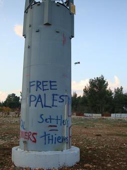 Palestine Solidarity Project se réapproprie une tour électrique construite par les Israéliens