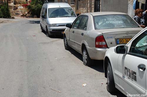 Des colons crèvent les pneus de 11 voitures palestiniennes à Sheikh Jarrah